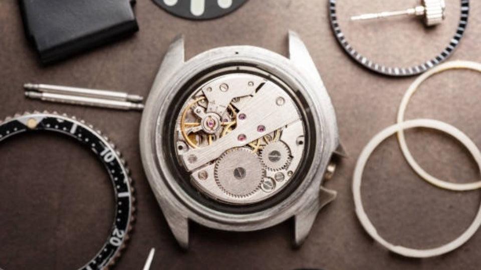 Pourquoi ma montre automatique s'arrête : Comprendre les causes et trouver des solutions