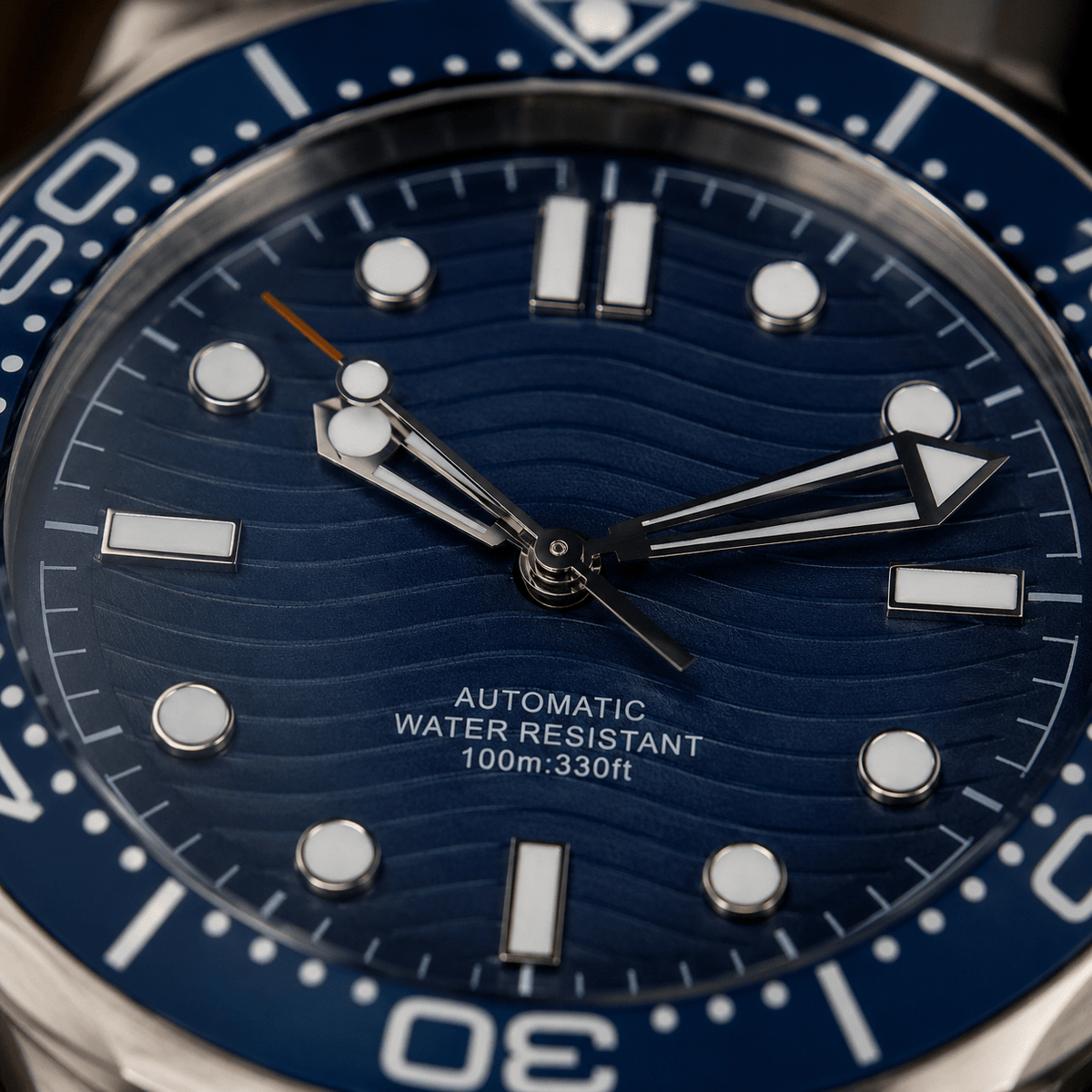 Cadran bleu à motif vagues d'une SEA MOD
