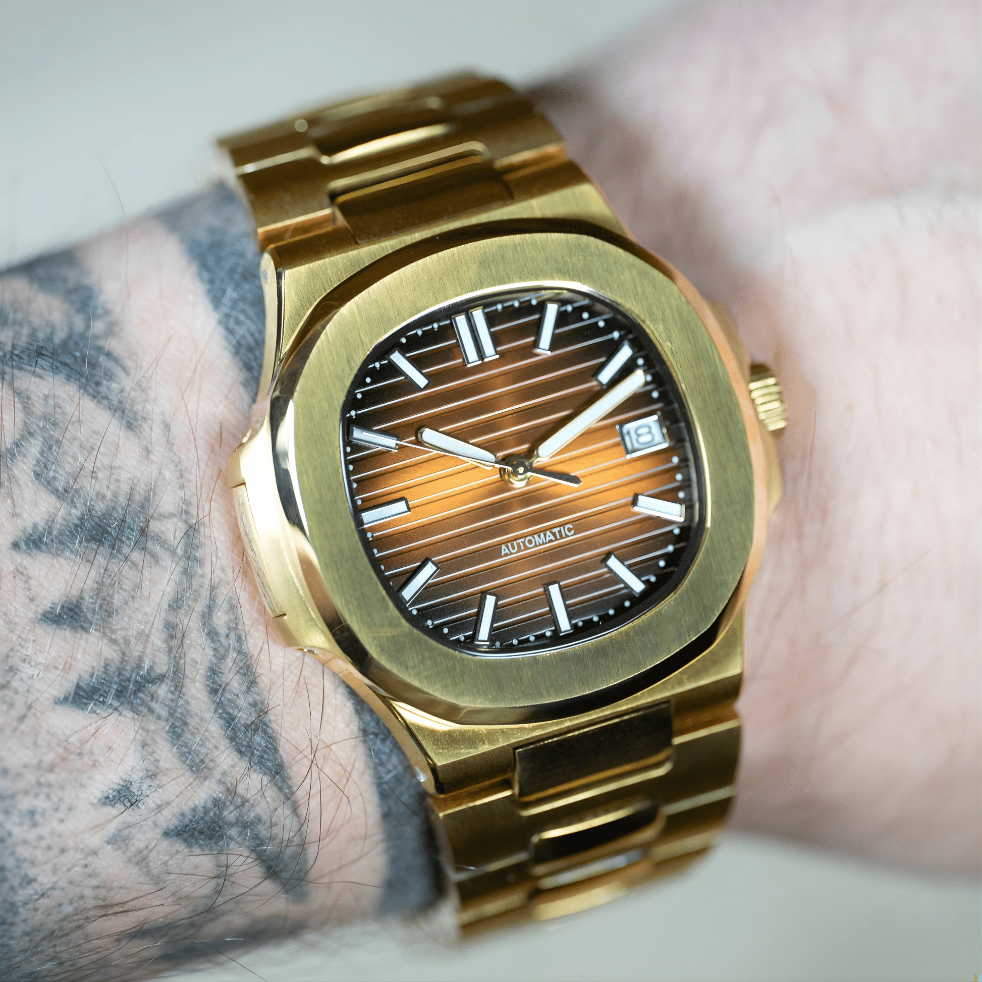 NAUTILUS OR CHOCOLAT - MONTRE A PAPY - Montre automatique seiko mod avec