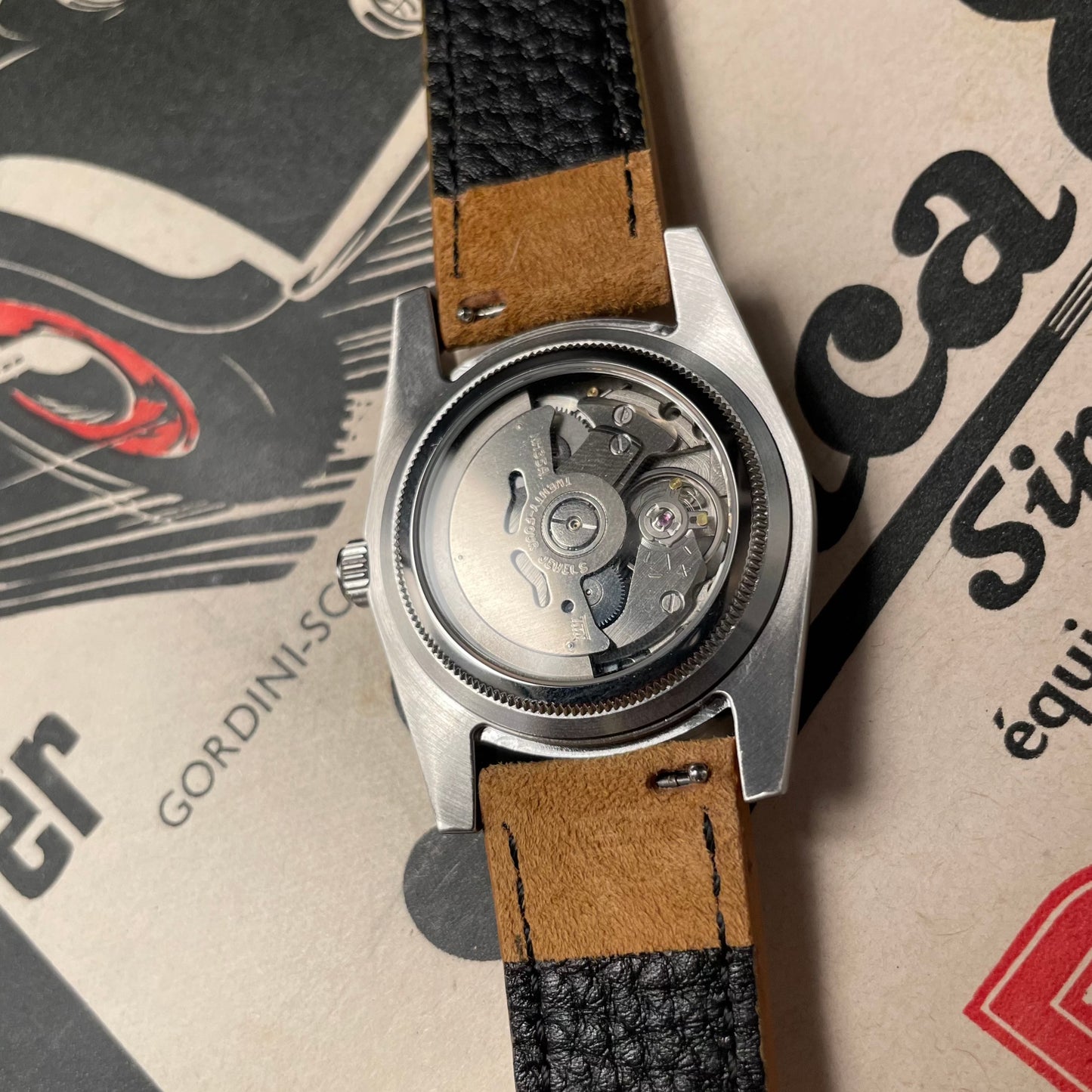 MOD ALPINIST-MONTRE A PAPY-Montre Automatique-DESCRIPTION
Cette Seiko Mod est assemblée sur la base d’un mouvement automatique NH35 avec des pièces de hautes qualités sélectionnées pour leurs caractéristique sup